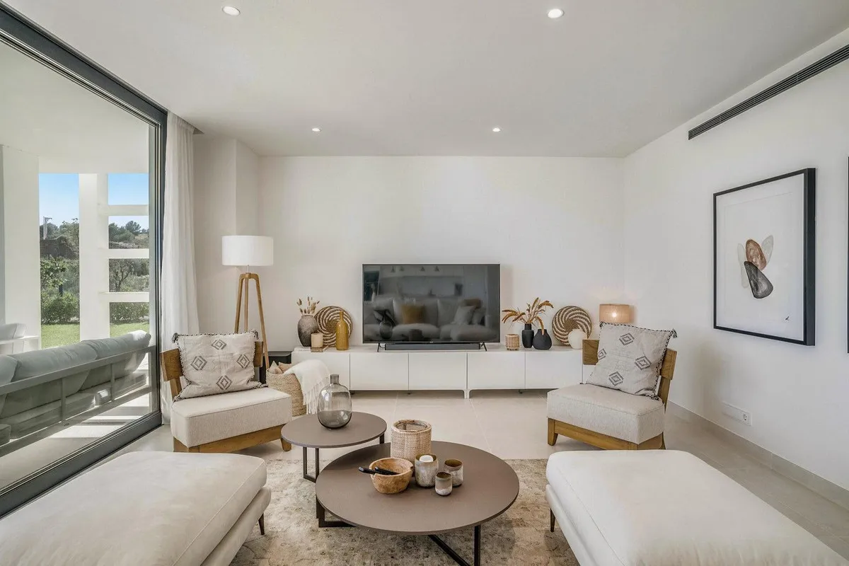 af06cd12-cb61-4abb-80e2-a706332091b0