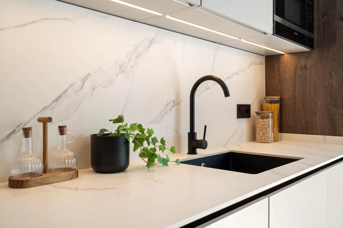 a671ec37-6332-44f9-b418-f2417253df13