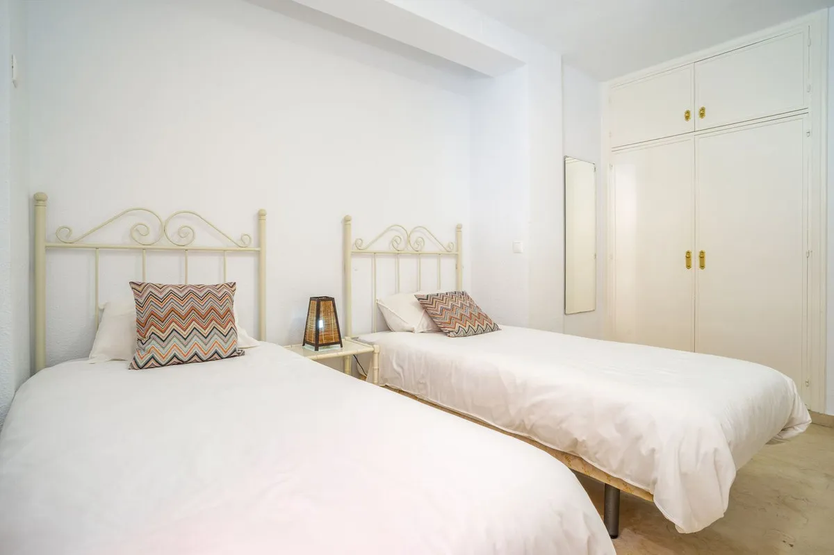 f5fc9203-e898-45a9-8114-d5e08fa4736b