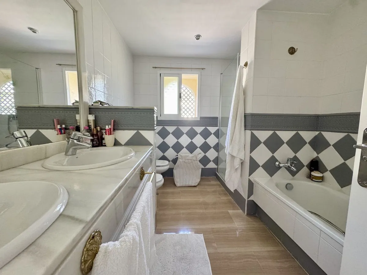 e0521b58-da7b-45b7-84c4-b5e99e9a3ff2