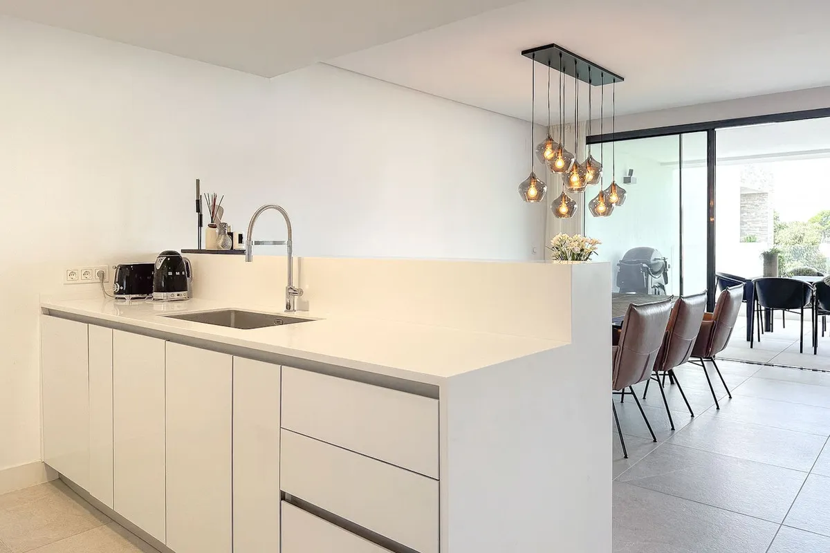 2f284637-adc2-482c-a702-1de18e57139e