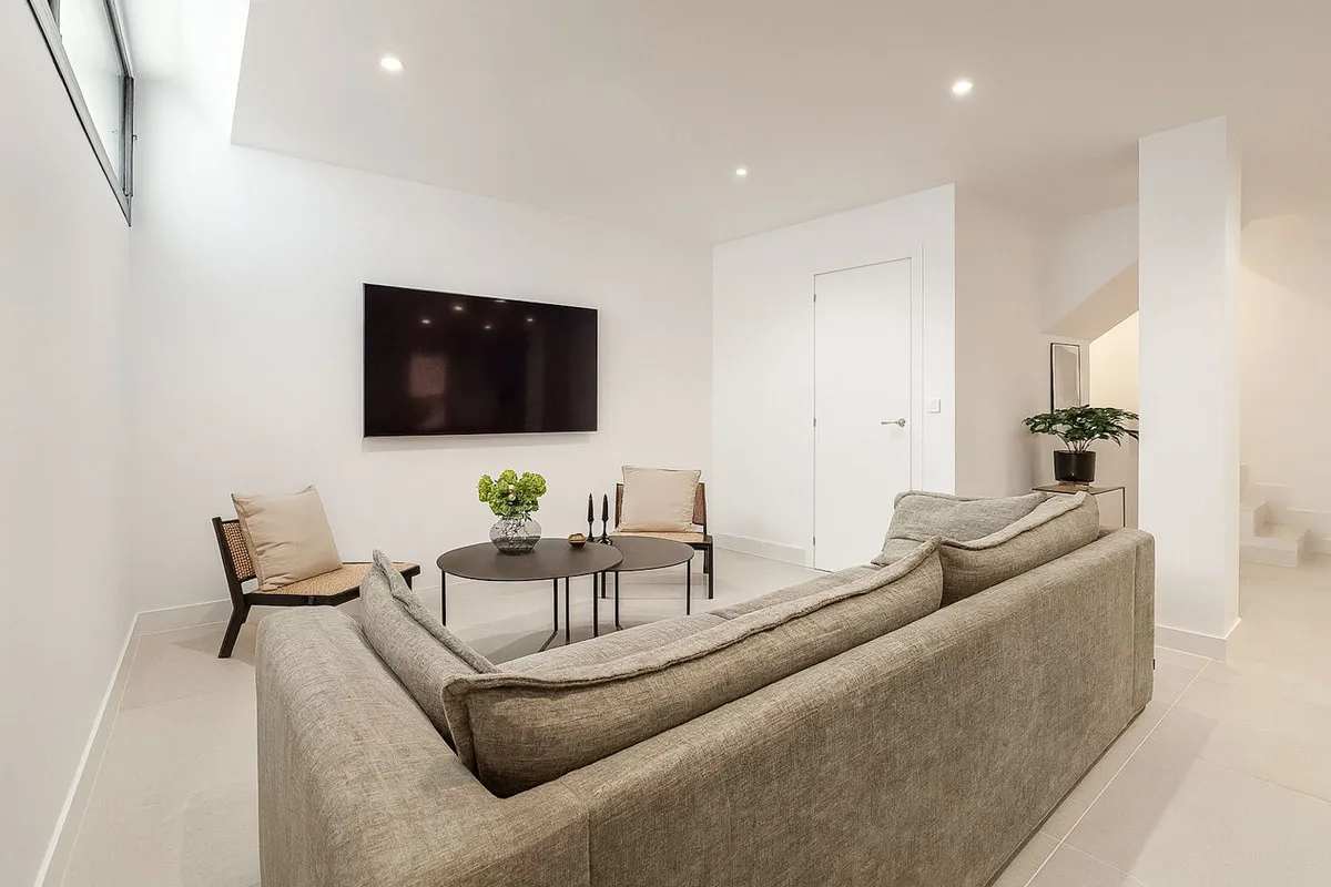 8b75bafb-e5b4-40ef-a261-b1c91bcbb7e1