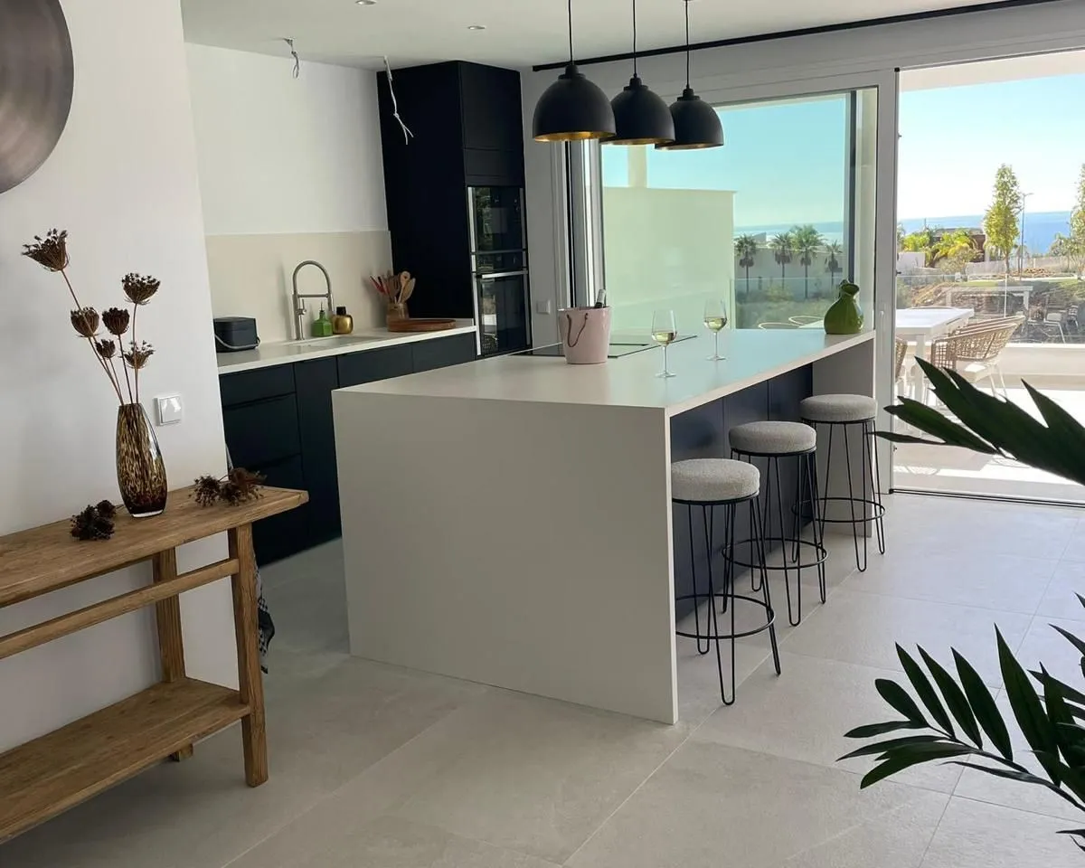 8bad89b7-5322-44e0-ac1b-a36a23cb2a42