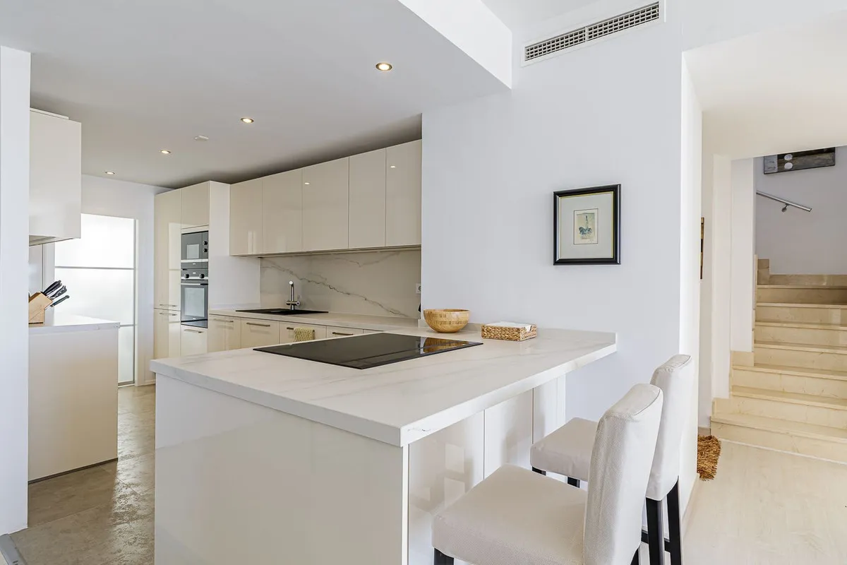 c146dcc0-c6ba-4aae-be09-2a6e5516572f