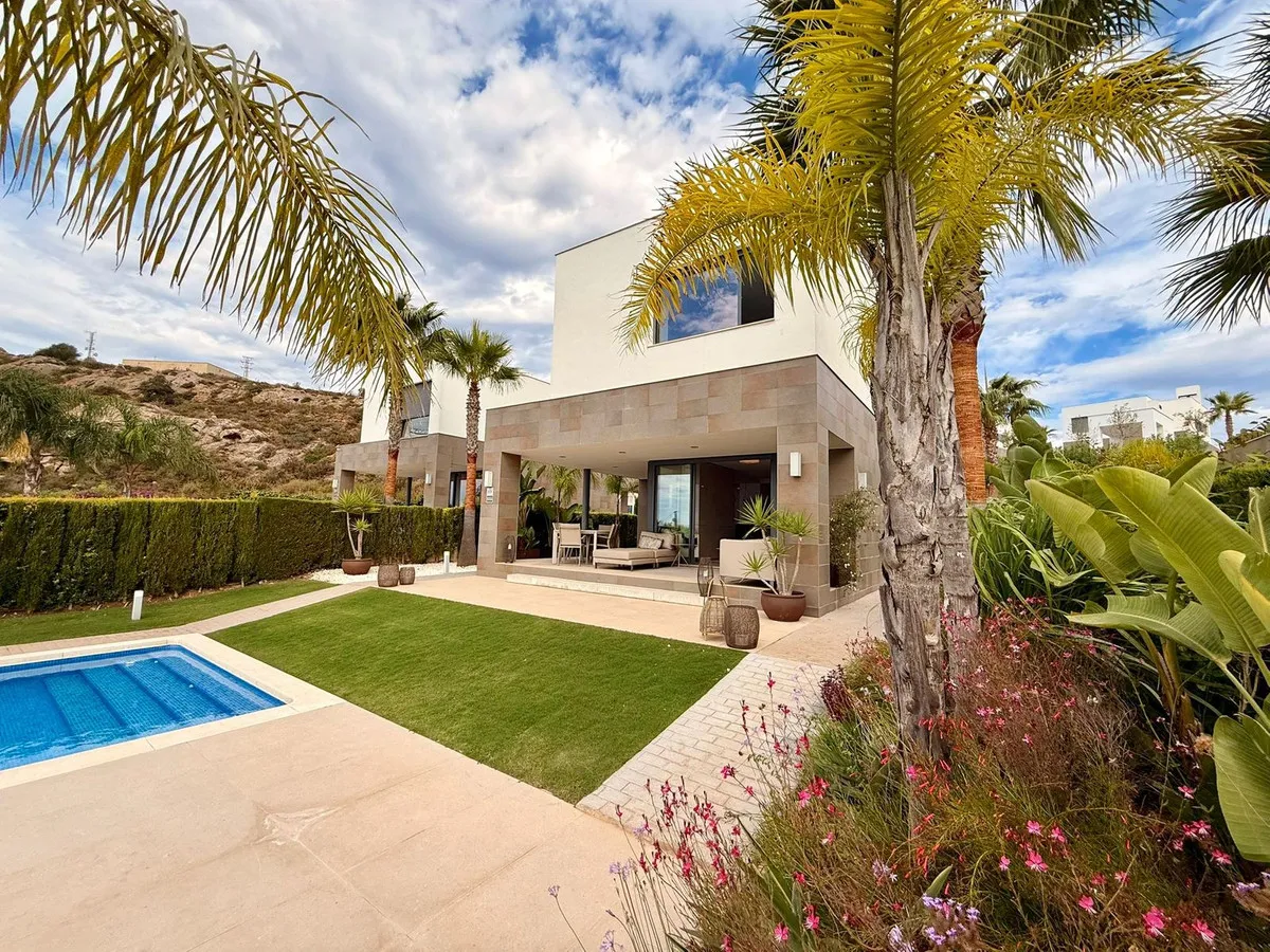 ba27f936-d478-498d-bcec-567324eaba11