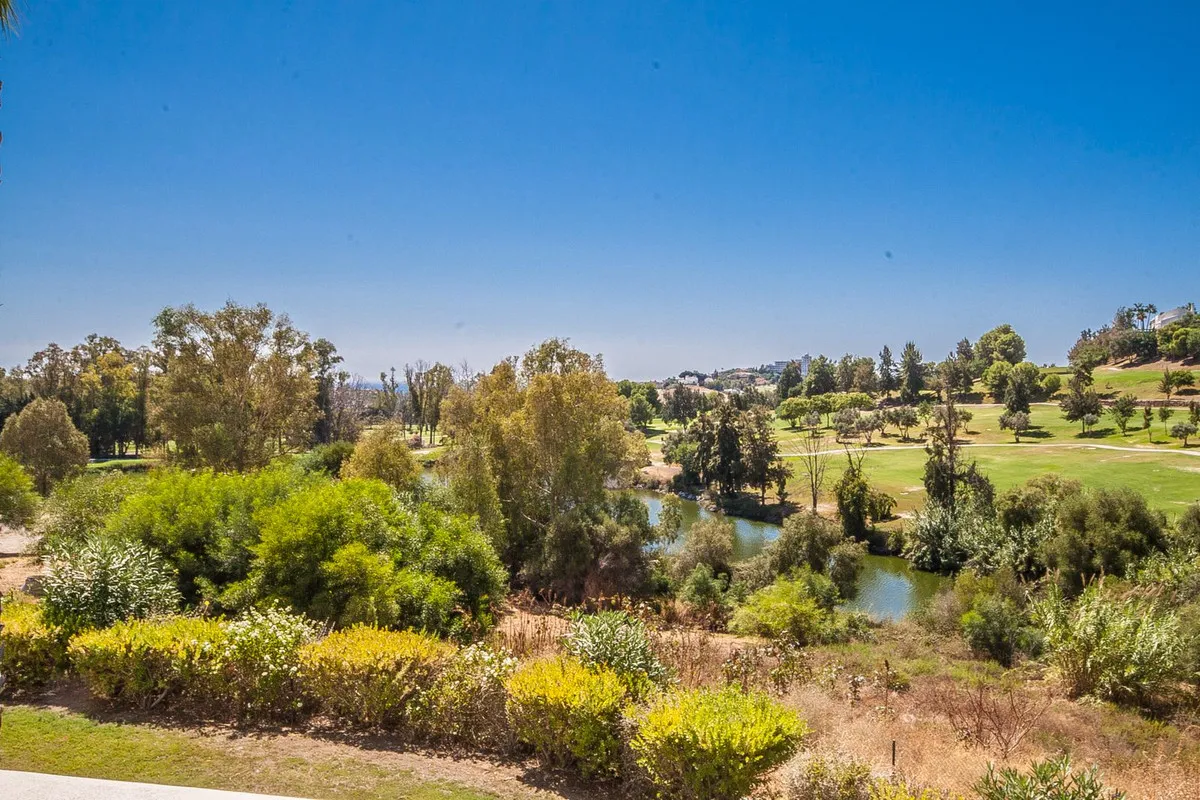 2d2d51be-e4c8-498b-bcbe-2021696c97aa