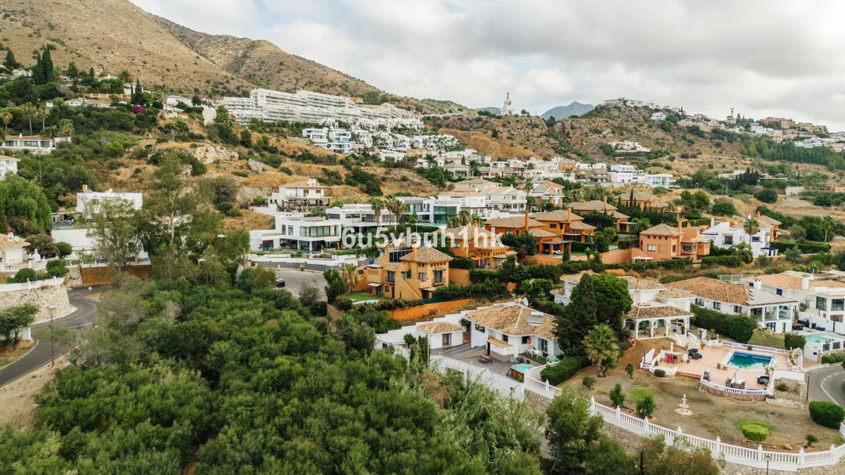 7a699ac4-c7a0-4aef-93d4-725e8b5856f6