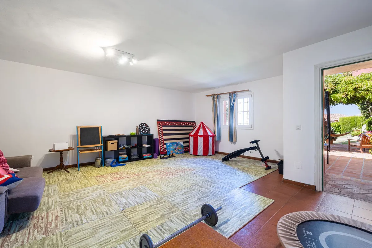 8d49d5f3-ad51-4cfe-93e5-935f8984b806