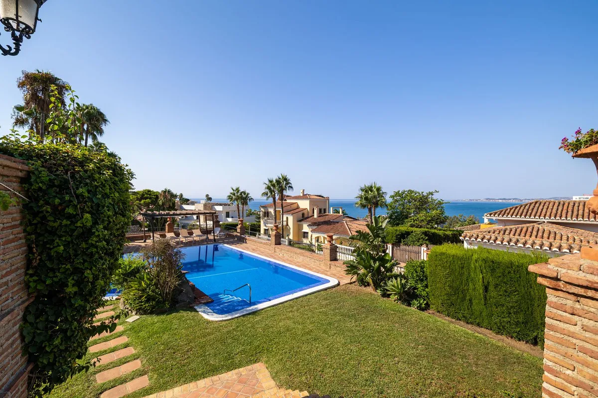 e2ee65e4-4f4a-41bc-b9f1-167bf08dcd2e