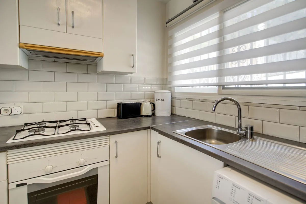 b835e8f8-390f-45a0-a0d2-c48e7b4b1305