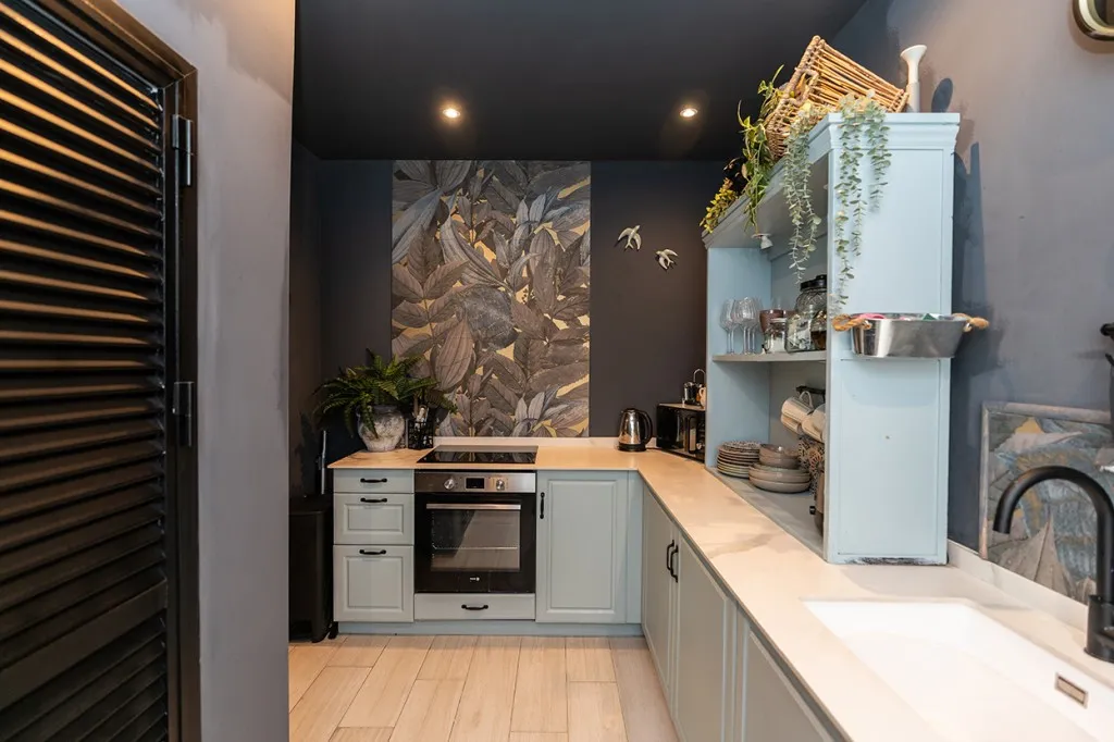 e98b4805-48a4-41cd-b53d-88103980c9a3