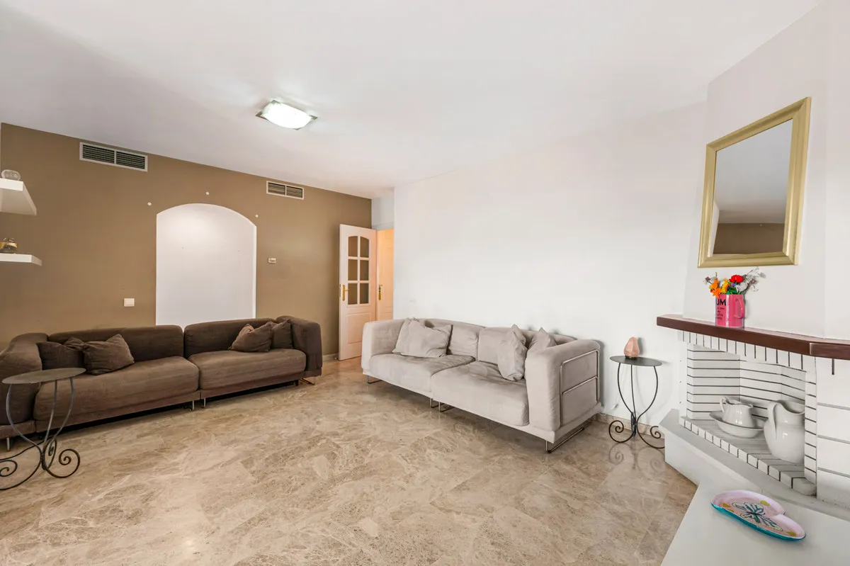 53eb95de-8053-4945-a6d5-1a94604598d9