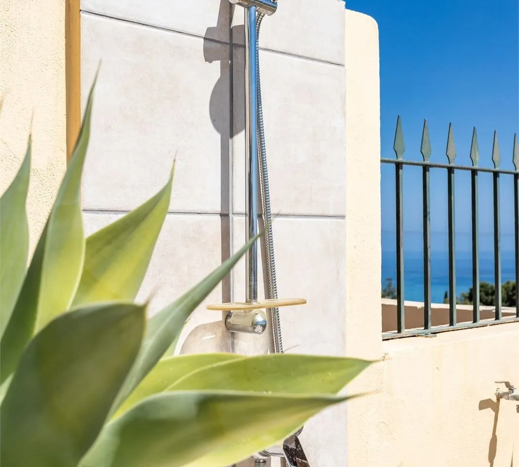 269e6527-c0ac-41ec-80fe-89a9c3402477