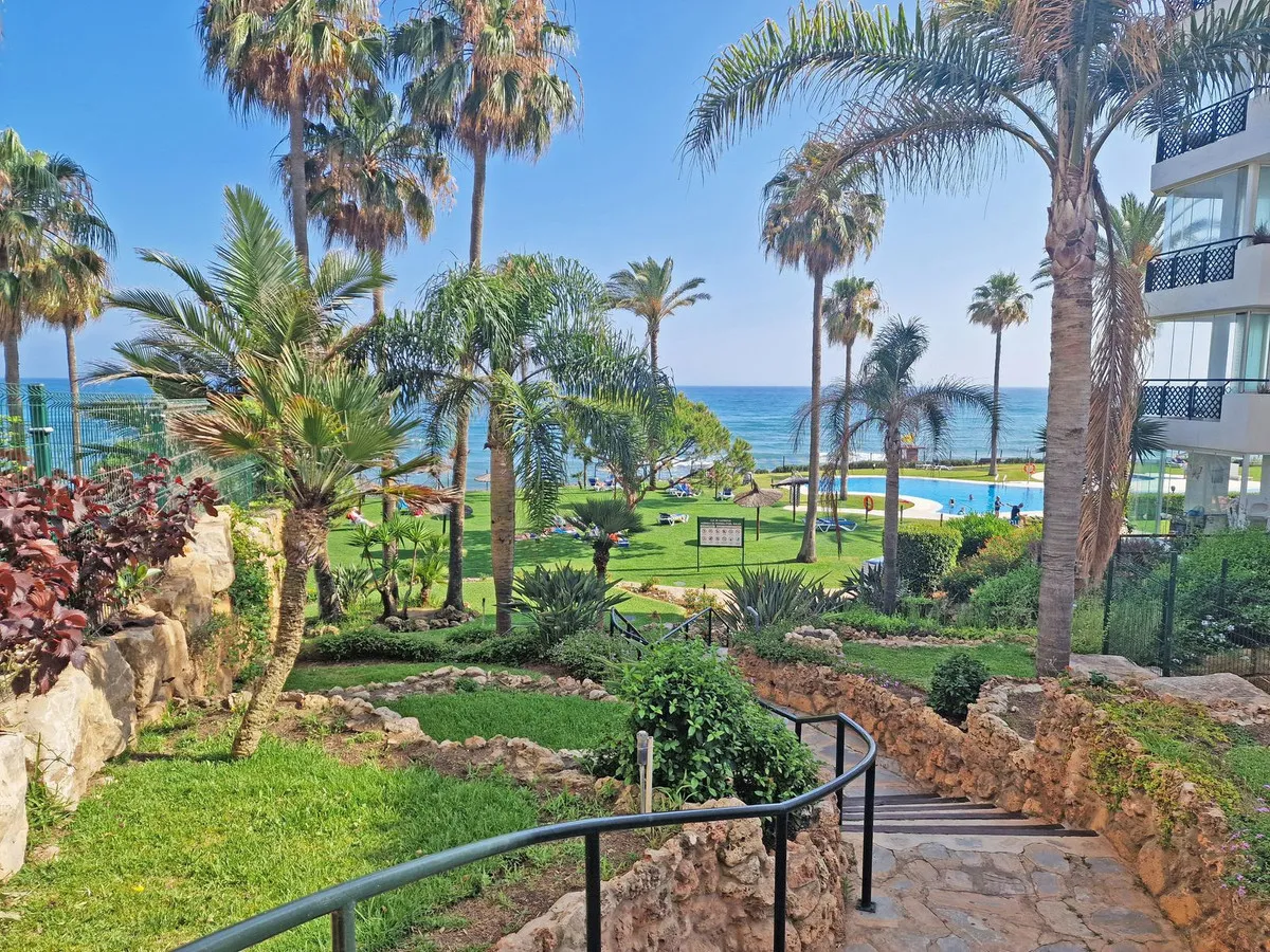 203aa15c-3cac-42e7-82f6-68b3e7e9fe61