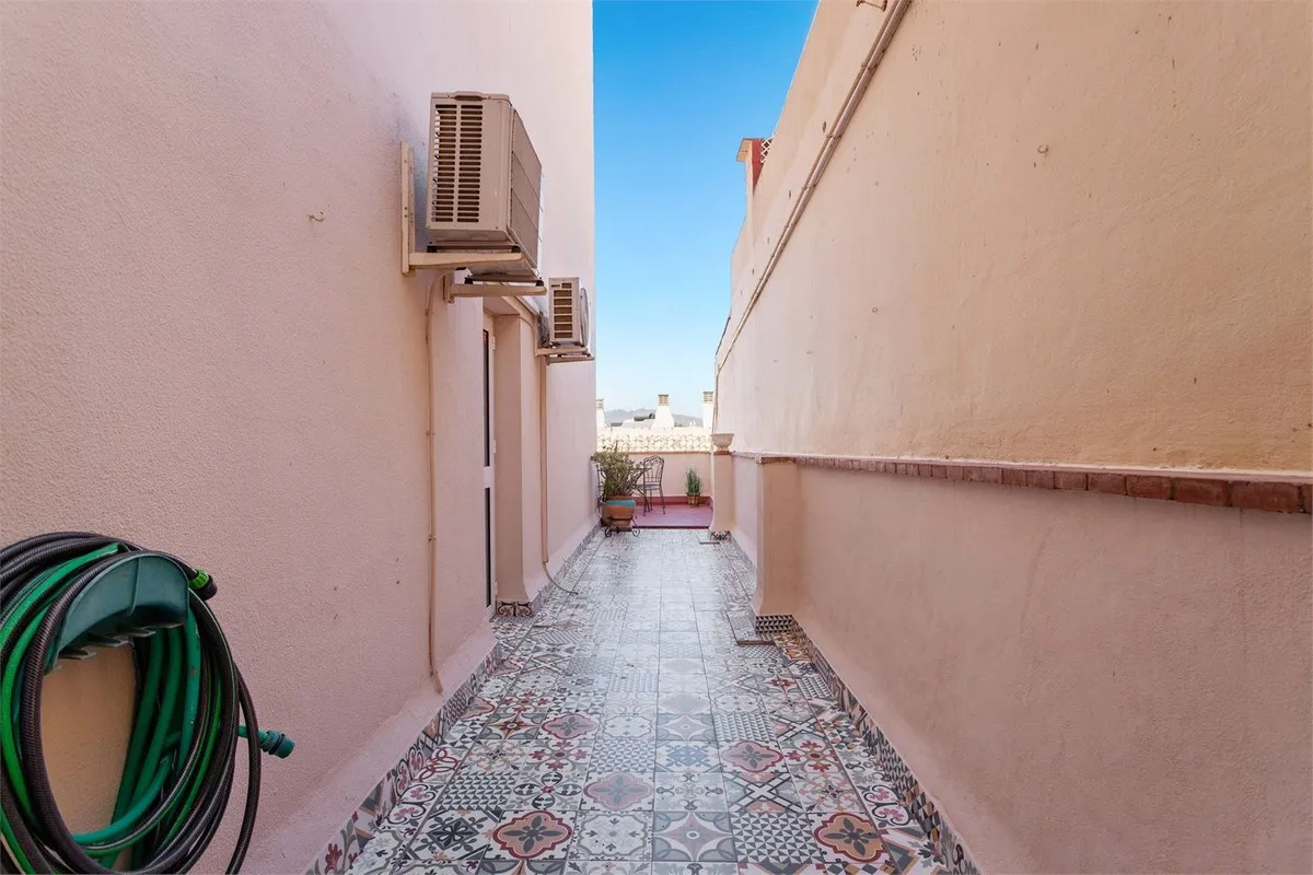 8b255fb6-8de1-4bda-ad6c-9e4bc2e79788