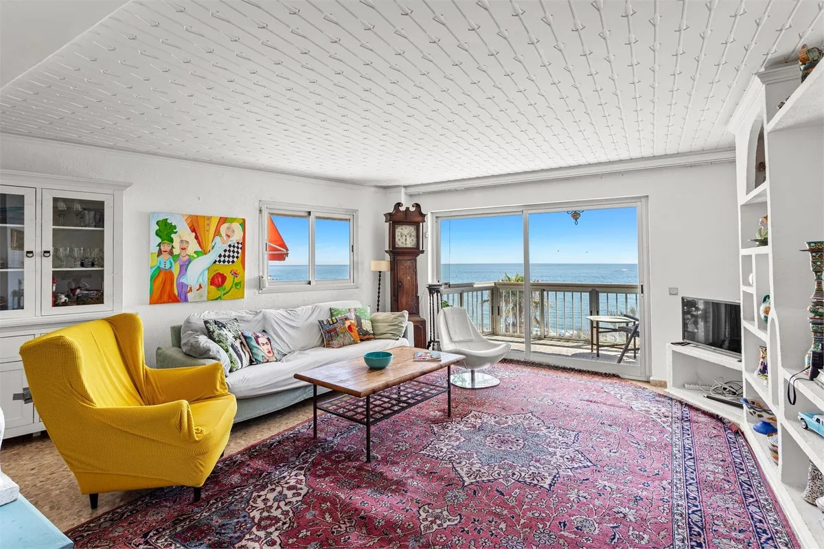 9d9a8028-eab4-4c3c-99be-c584e367d465