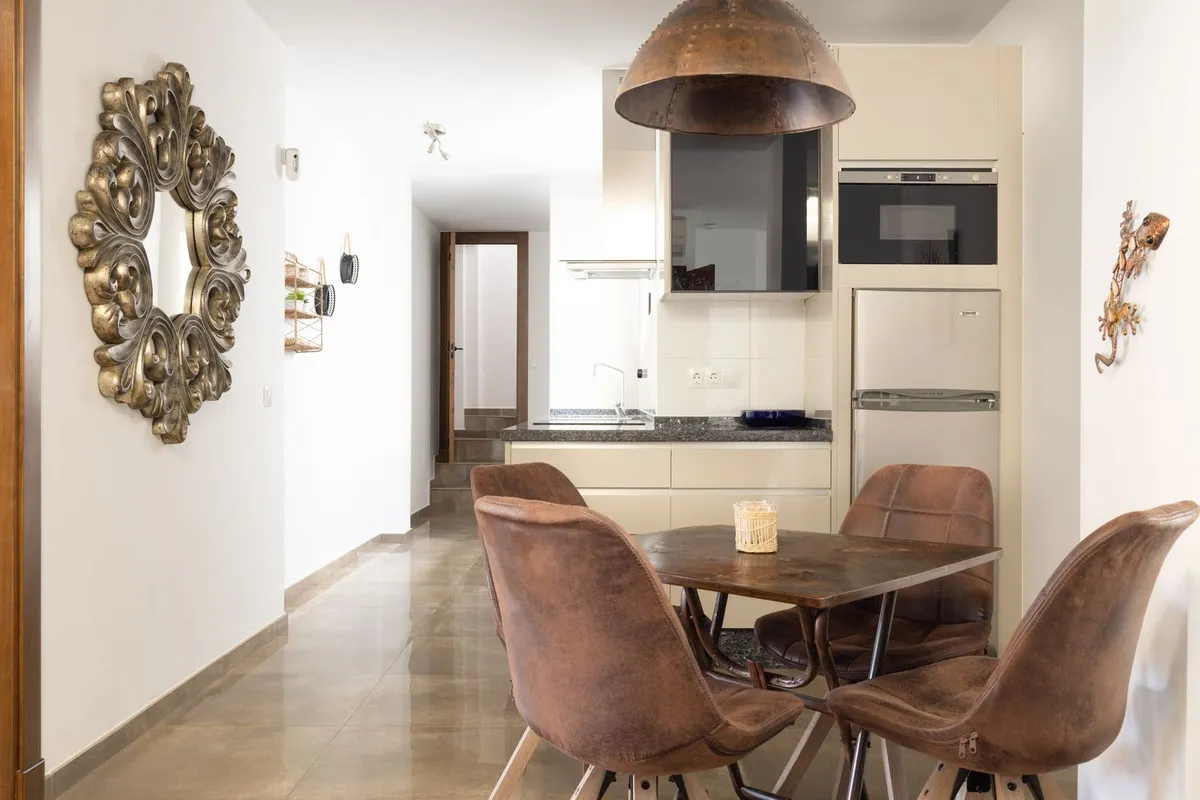 51a0b6fc-9703-4381-bb39-7dd65c3ce80a