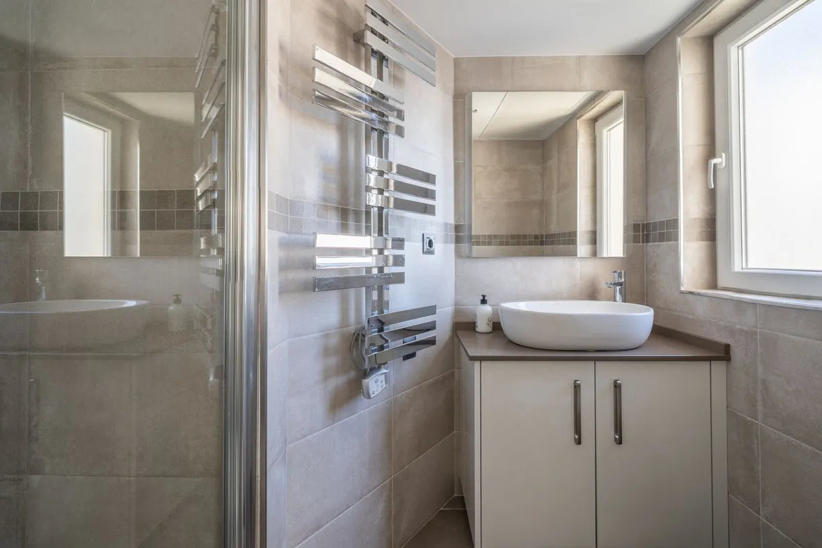 6cc83568-70b4-42ab-8a37-b9c97e974ed3