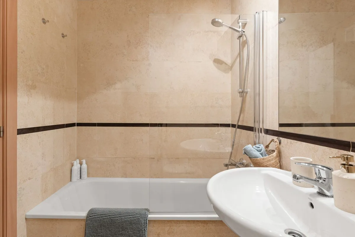 c949c205-0068-4211-b766-6a301bcae0f1