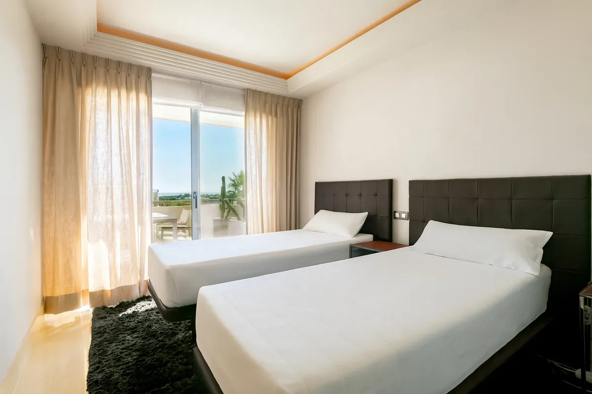 3eb2cb77-1dbd-4c57-abef-e7f840686273