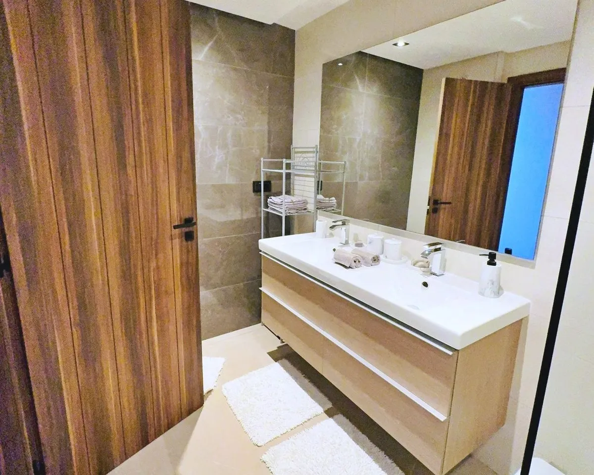 76b1f076-c6bb-407d-8e02-b5e5ecb2605a