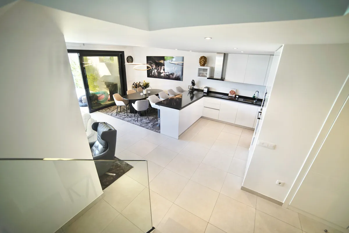 24c83da4-bf68-4af1-88cb-2ad284345eb1