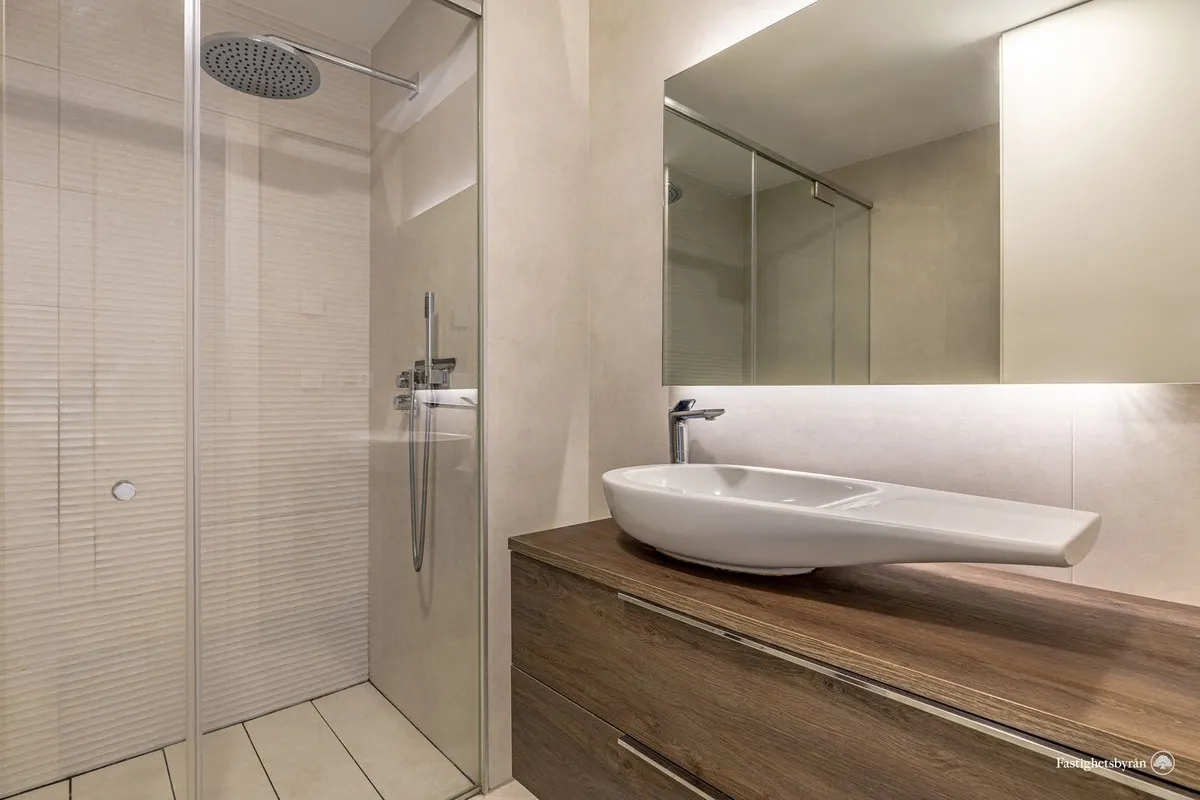 2e1b9e26-685e-4ef0-8257-a59eb5649cdc