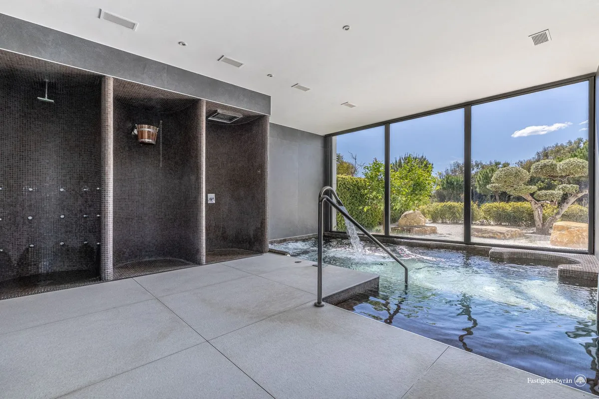 3a9dbd6d-89c7-49c2-85e6-d022d33412f3