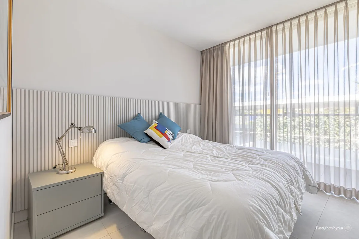 d895fc6f-0292-46fe-b815-fc5f037feccb