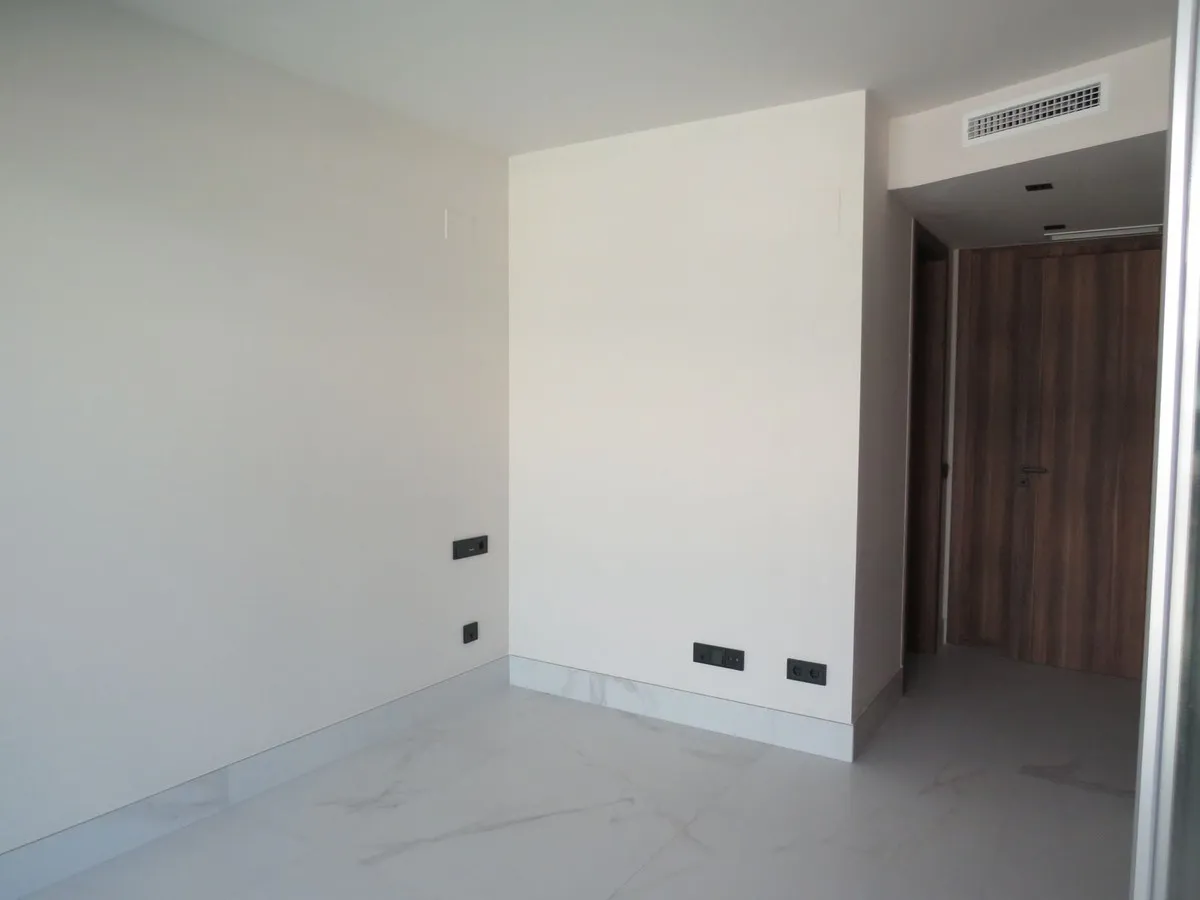 73b36d6f-80f8-4d7c-8f0d-72d121a556e0