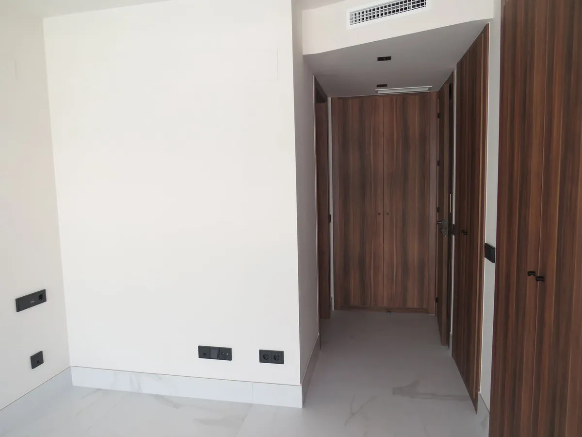 dfb77700-2a1b-421b-81b1-f3df2e7327d1