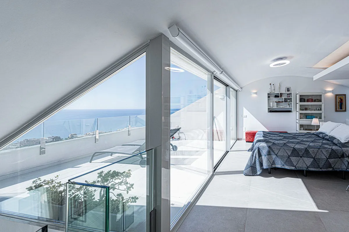 19593b66-726f-4359-94e0-daef170b79a6