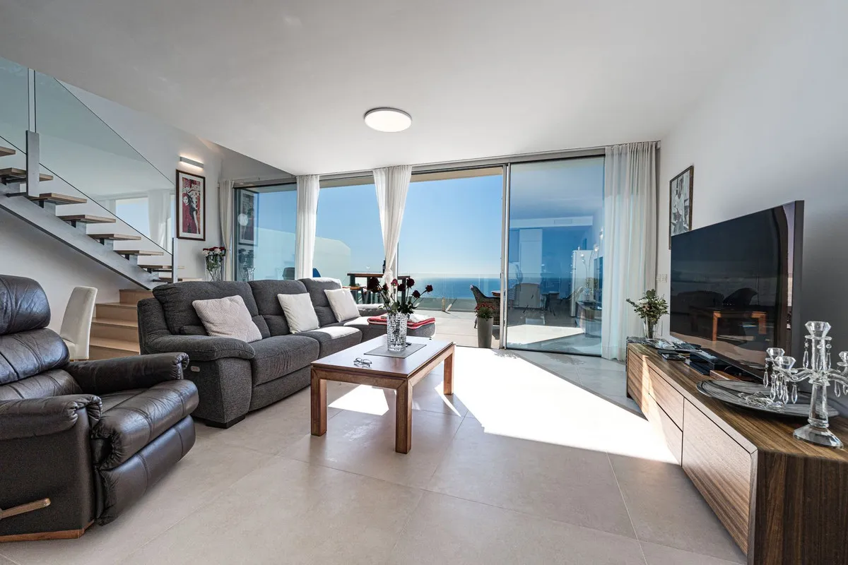 34d59ac9-423b-480e-8659-761158e4c28d