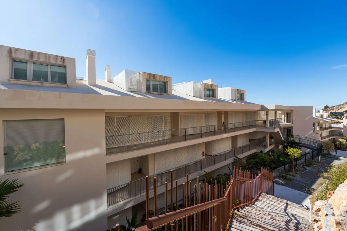 e8d5045a-95b3-4dd7-a987-2becb44d3a6e