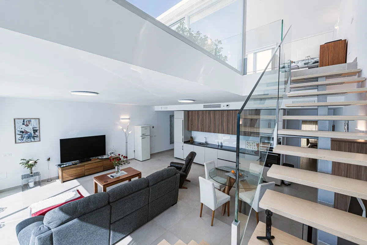 ef9799a6-9e43-4c7e-9fec-1726f4597014