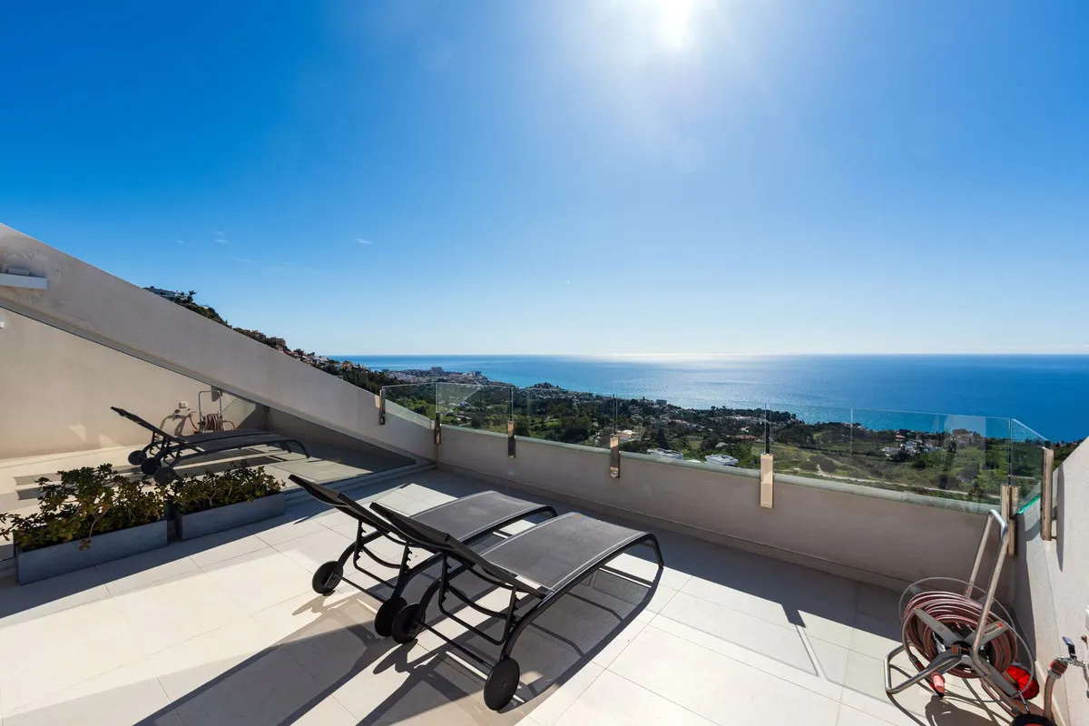 f70a74fb-28af-4fe3-999f-65b92a461e3b