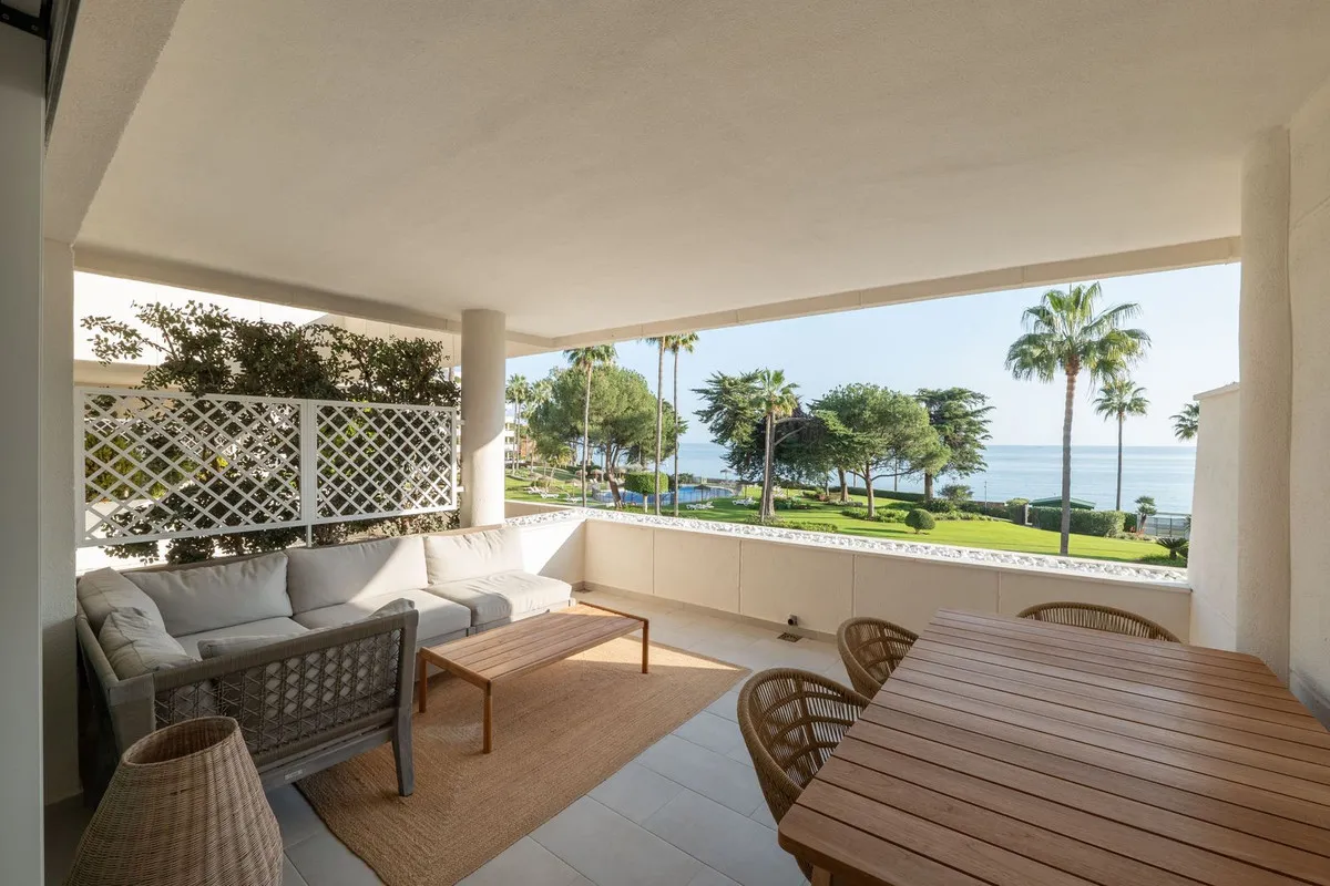 726ce6ea-6a91-4949-9e94-531cb72e5d7e