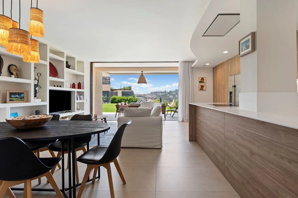 2f3e4c59-480d-4f21-9961-c190e7170253