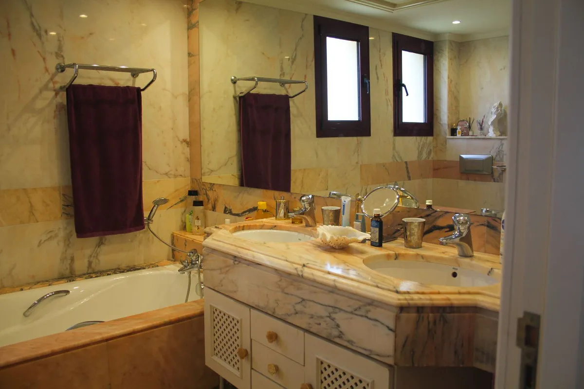 f0d9e0a0-4434-40a2-9186-8c921ff2dd5d