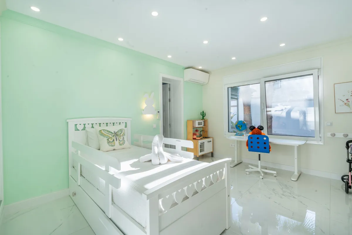 e931d1c9-270f-40ce-8c59-71ed414c43d5