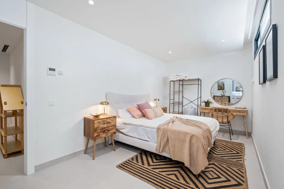 2a7d2484-03e2-4bef-8183-2c976376e03d