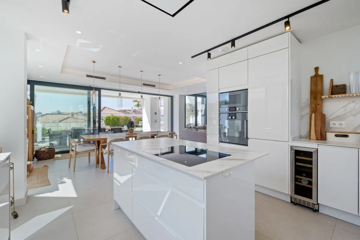 4e6ab276-b520-455f-a6ec-aa24bc246271