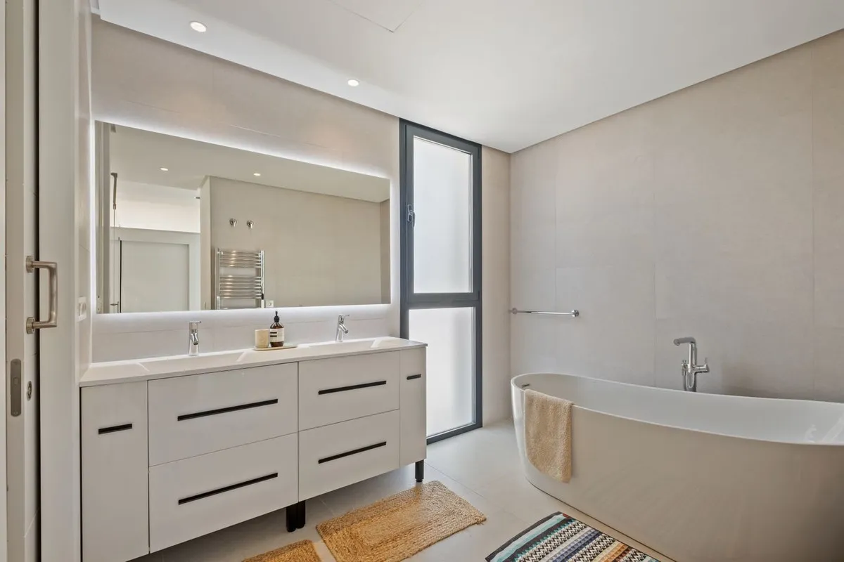 8724af28-302f-47c2-b313-e53c89090c2c