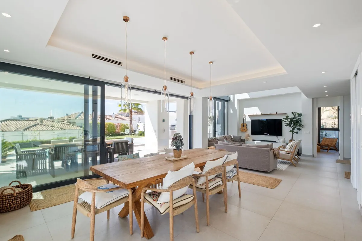 8a76d79d-3ec8-4269-a27c-90c78c0b4032