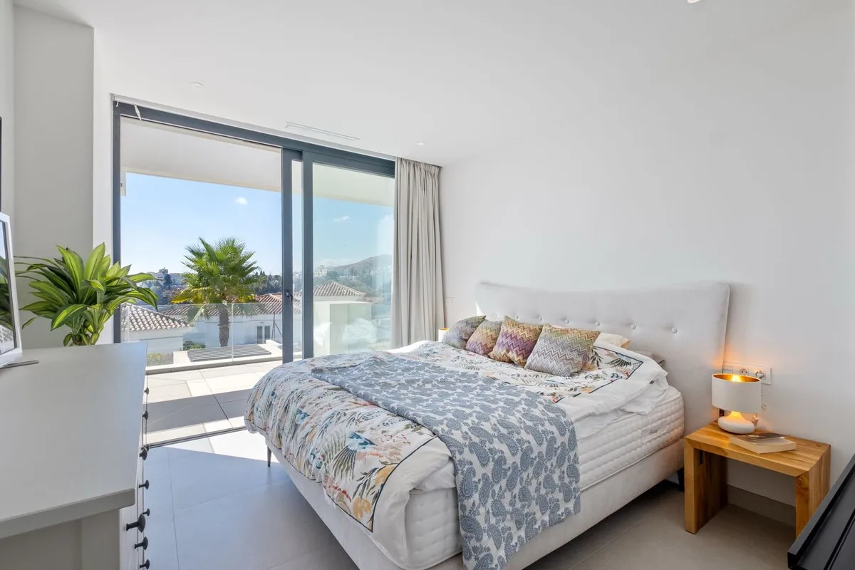 ae5e98b1-5633-4301-be2e-06b5c7ff0b43