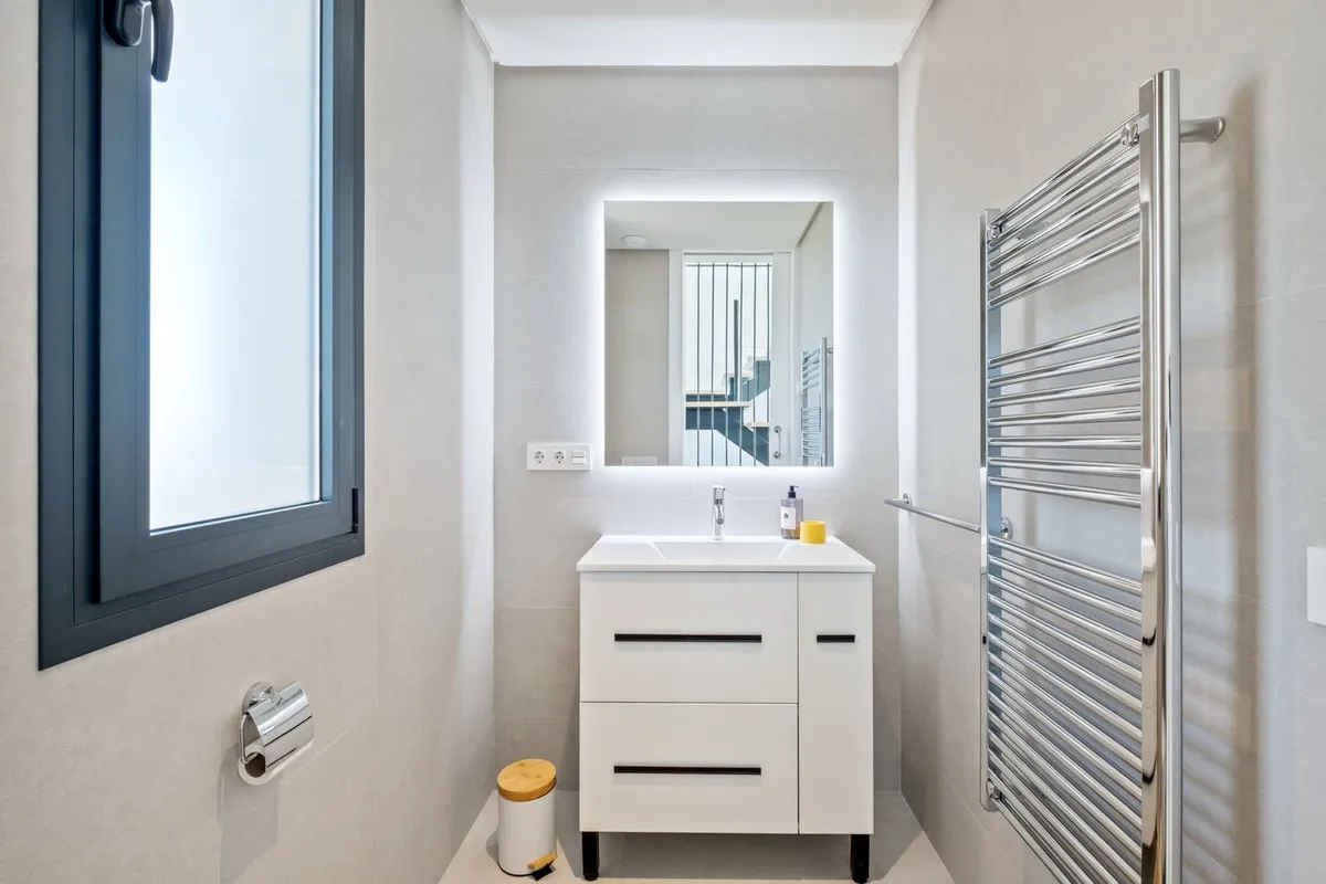 b05bdbe5-e76a-4cfc-9177-d00debe01759