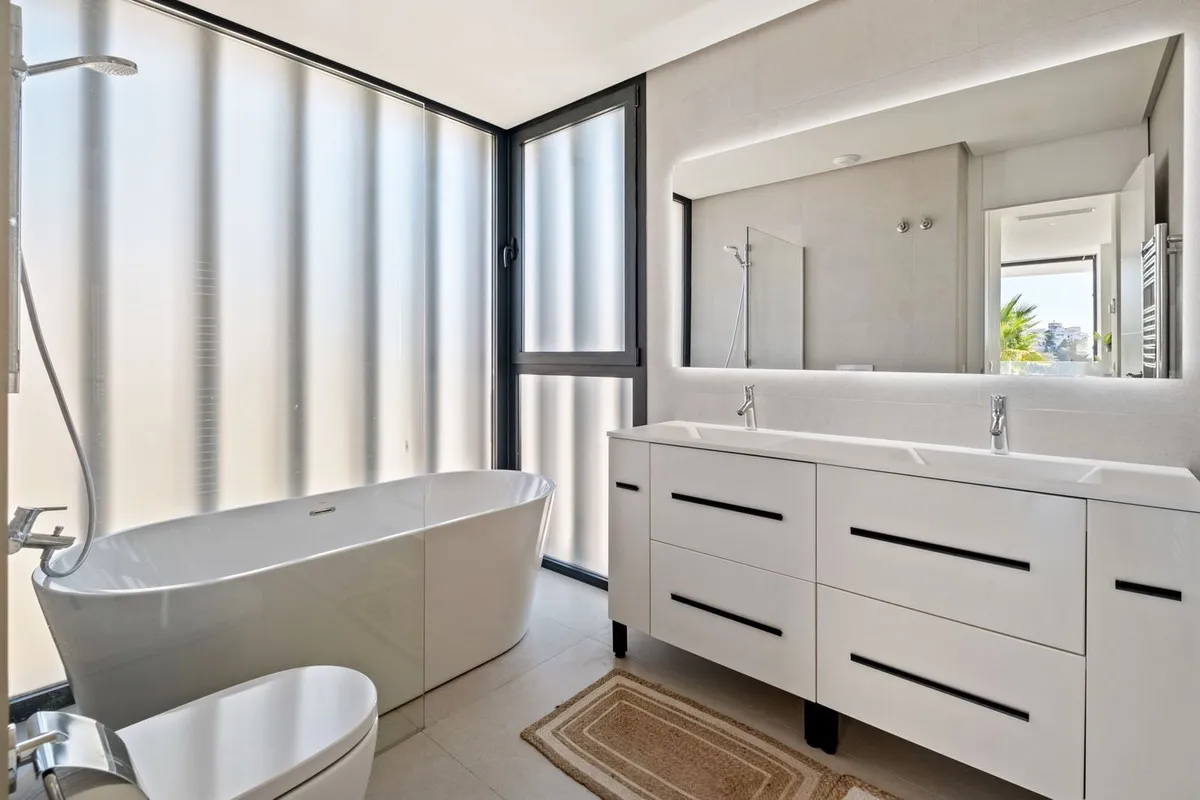 f665222b-8848-422a-8b04-a3d37746e3e1