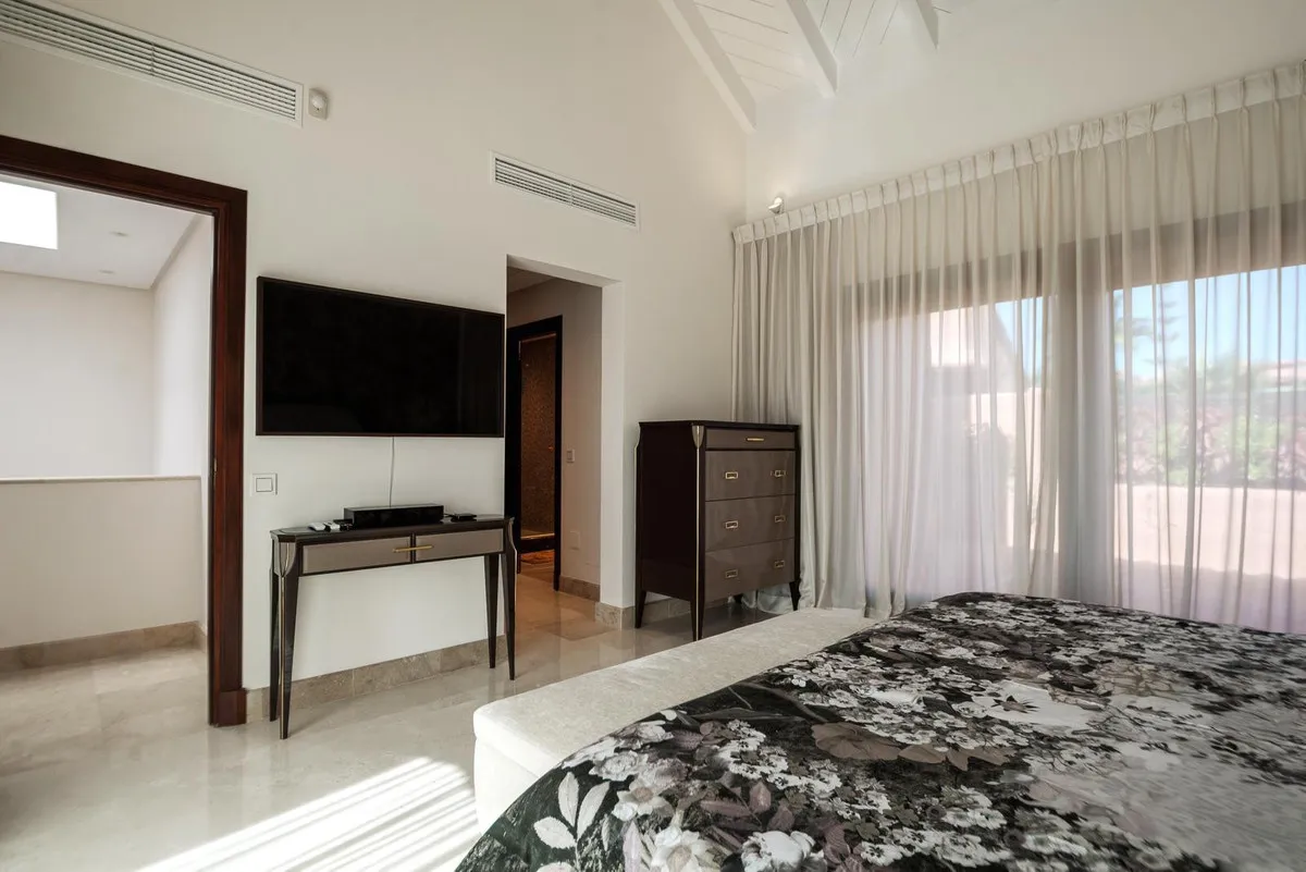 e9c4e5d4-d46b-48d0-828d-74de8ce387da