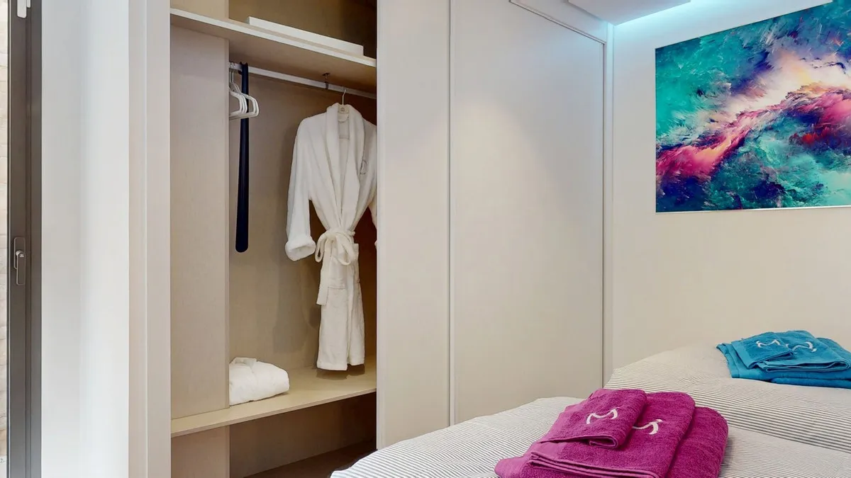 0d93ec70-ec55-48cc-a6bc-ec5523375f57