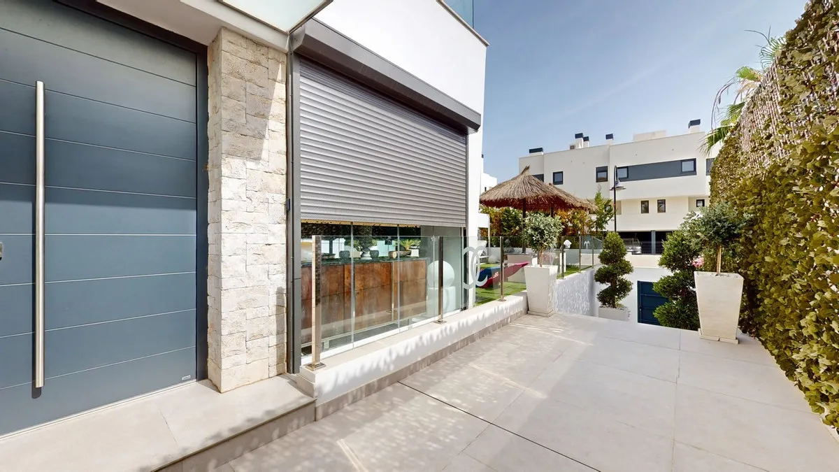 1fbaf400-b813-4348-bcfe-5c4a56b9c69f